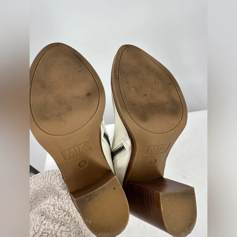 MIA | Women’s 5 Barby Cream Faux Leather Ankle Boots